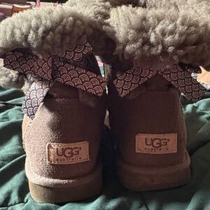UGG MINI BAILEY BOWS *Patterned Bows*